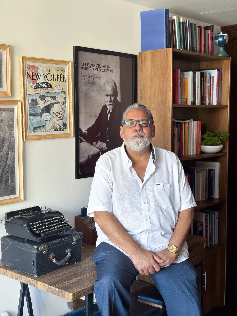Mag. César Escalante, fundador y director de Grupo EADES
